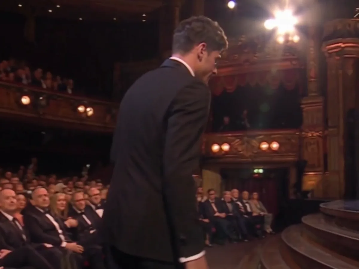 Star in a 10-Second Gala Clip